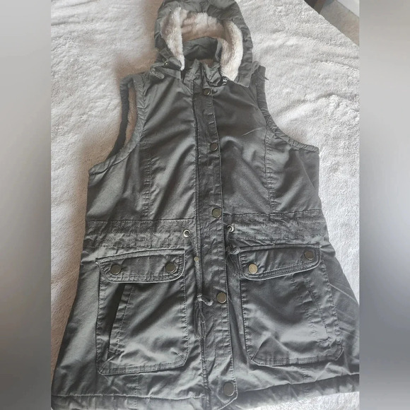 Women's YMI Sleeveless Army Green Faux Fur Hoodie XL - Picture 1 of 8
